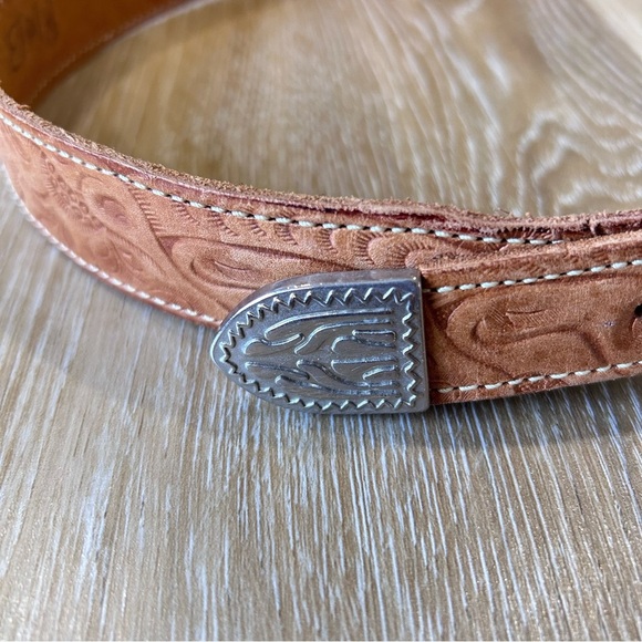 Vintage tooled leather belt | Made in Canada | 43” - Picture 4 of 13